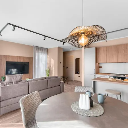 아파트 Mit Eigenem Garten Und Terrasse By Interhome 카리가도르