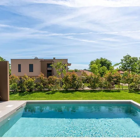 Mit Eigenem Garten Und Terrasse By Interhome *