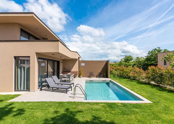 Mit Eigenem Garten Und Terrasse By Interhome Apartman *