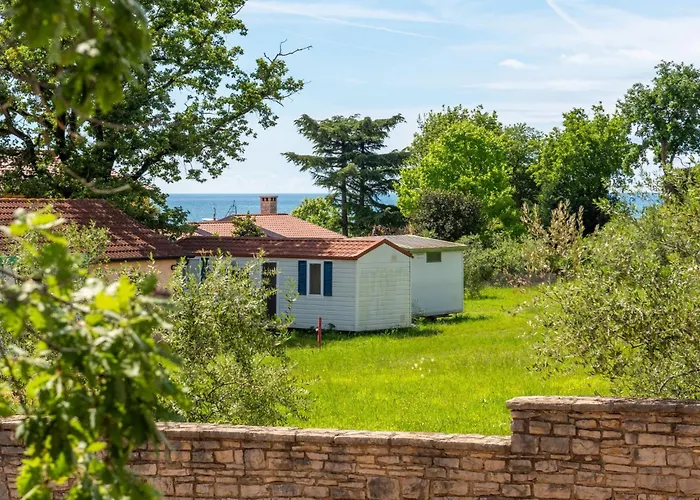 Mit Eigenem Garten Und Terrasse By Interhome Apartman