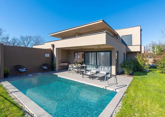 Mit Eigenem Garten Und Terrasse By Interhome Daire